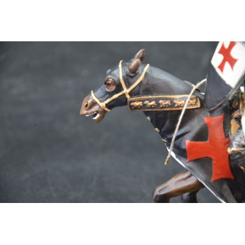 CAVALIERE TEMPLARE A CAVALLO in Resina