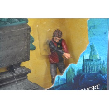 HARRY POTTER VS LORD VOLDEMORT GRAVEYARD DUEL WITH RIDDLE FAMILY GRAVE - NECA